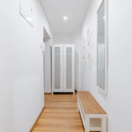 Royal Piotrkowska 92 *