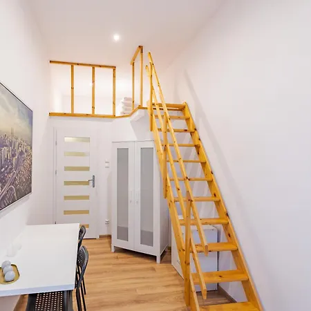 Royal Piotrkowska 92 *