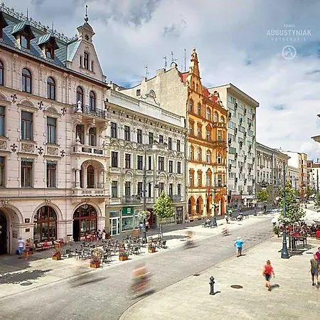 Royal Piotrkowska 92 *