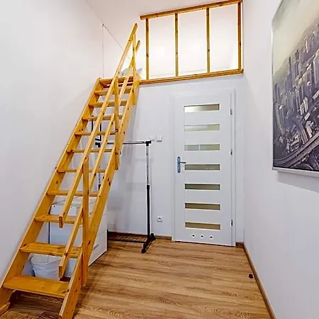 Royal Piotrkowska 92 *