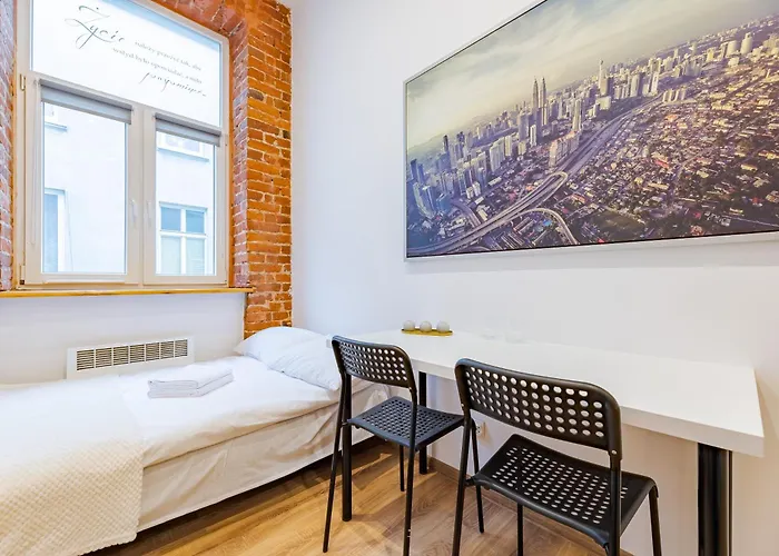 Royal Piotrkowska 92 * وودج