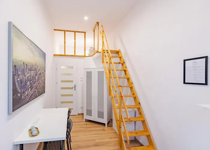 Royal Piotrkowska 92 *